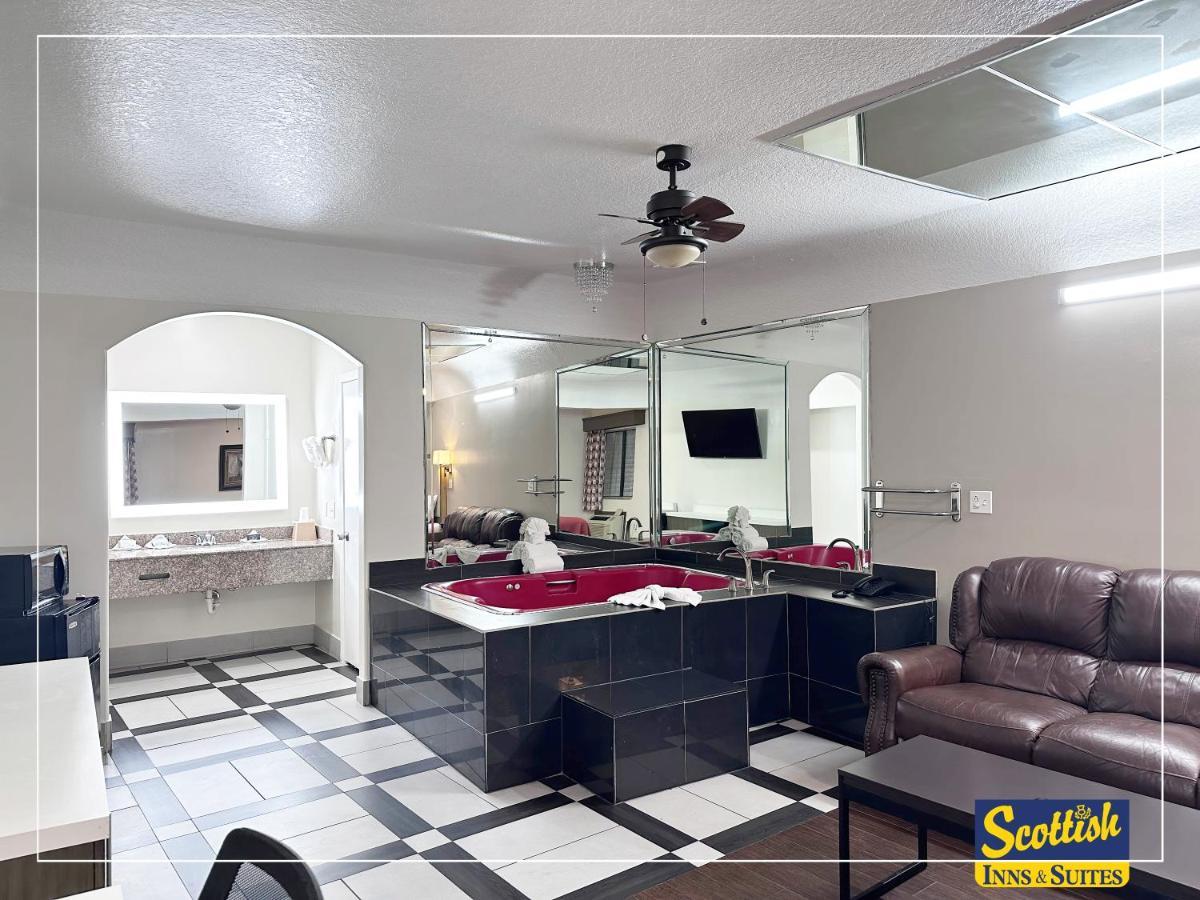 Scottish Inn & Suites Sam Houston Parkway Exteriér fotografie