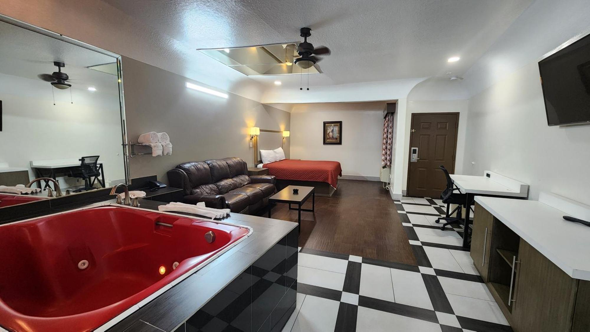 Scottish Inn & Suites Sam Houston Parkway Exteriér fotografie