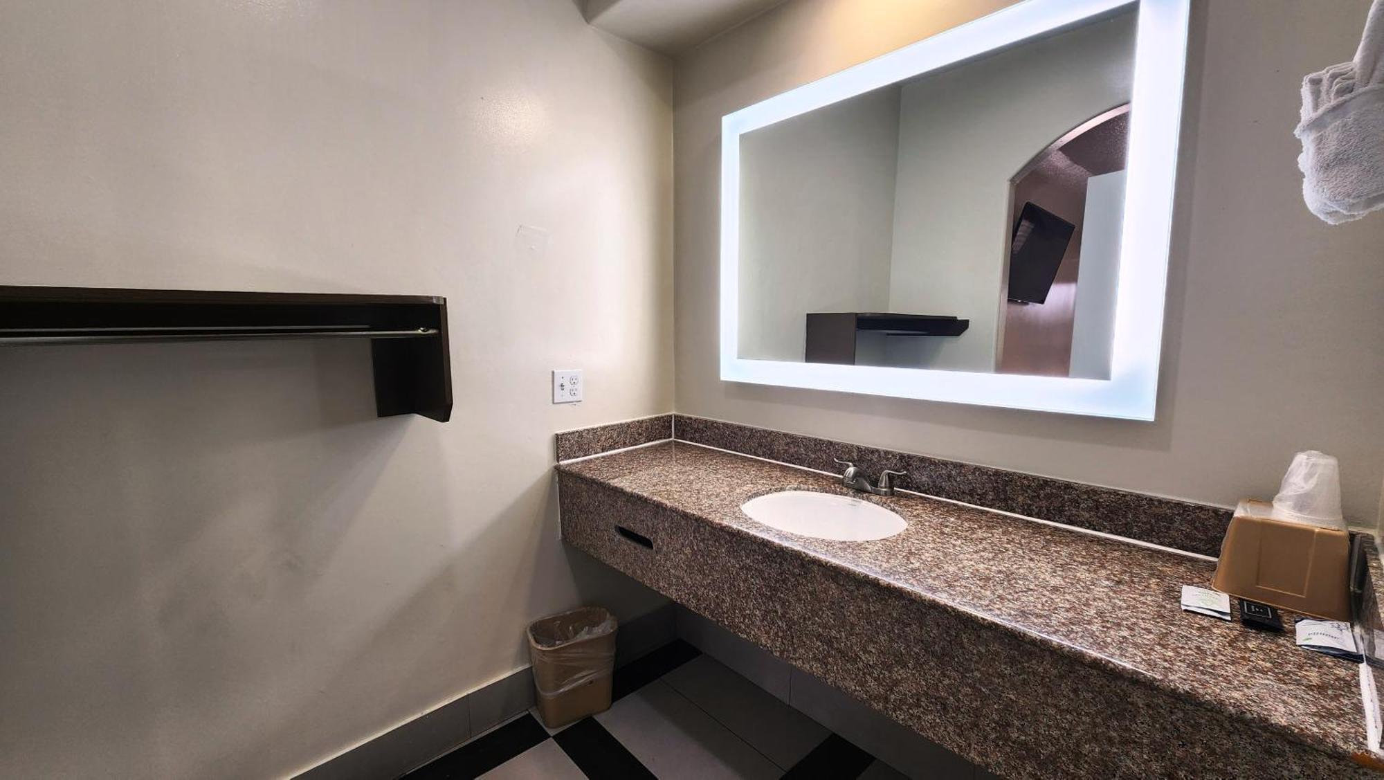 Scottish Inn & Suites Sam Houston Parkway Exteriér fotografie