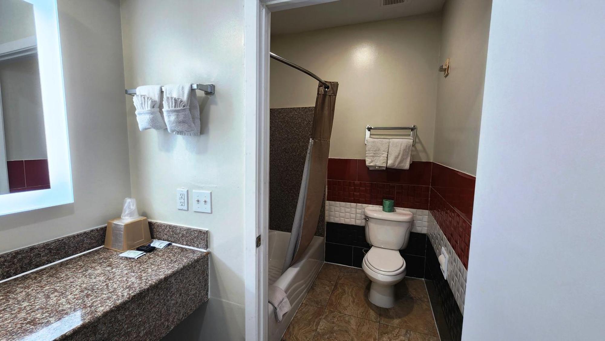 Scottish Inn & Suites Sam Houston Parkway Exteriér fotografie